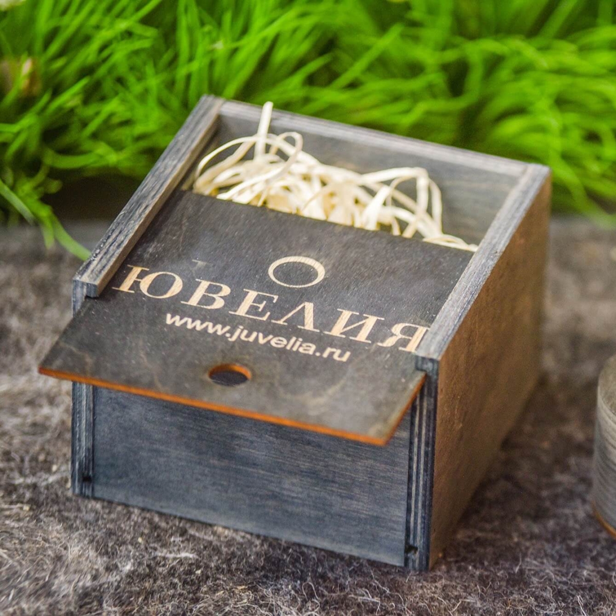 Коробка деревянная квадратная с логотипом